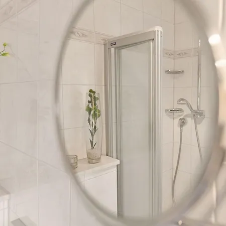 Haus Schwanensee Ploeni 12 公寓 *